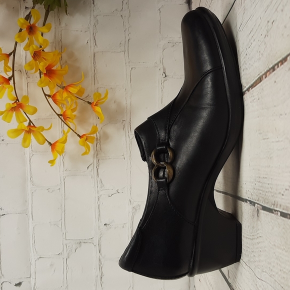 Clarks Shoes - Clarks Black Leather Side Zip Cushioned Heel Shooties Size 7.5M